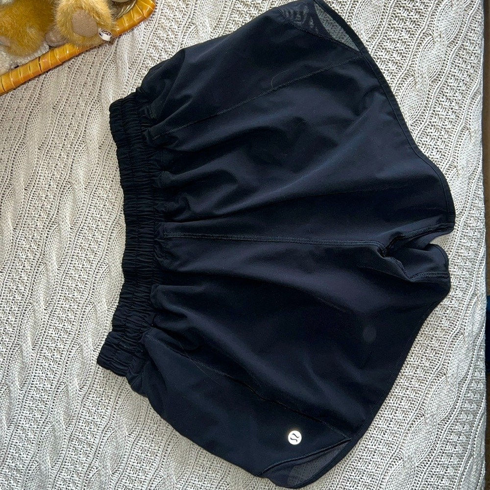Lululemon Hotty Hot Low-Rise Lined Short 2.5"